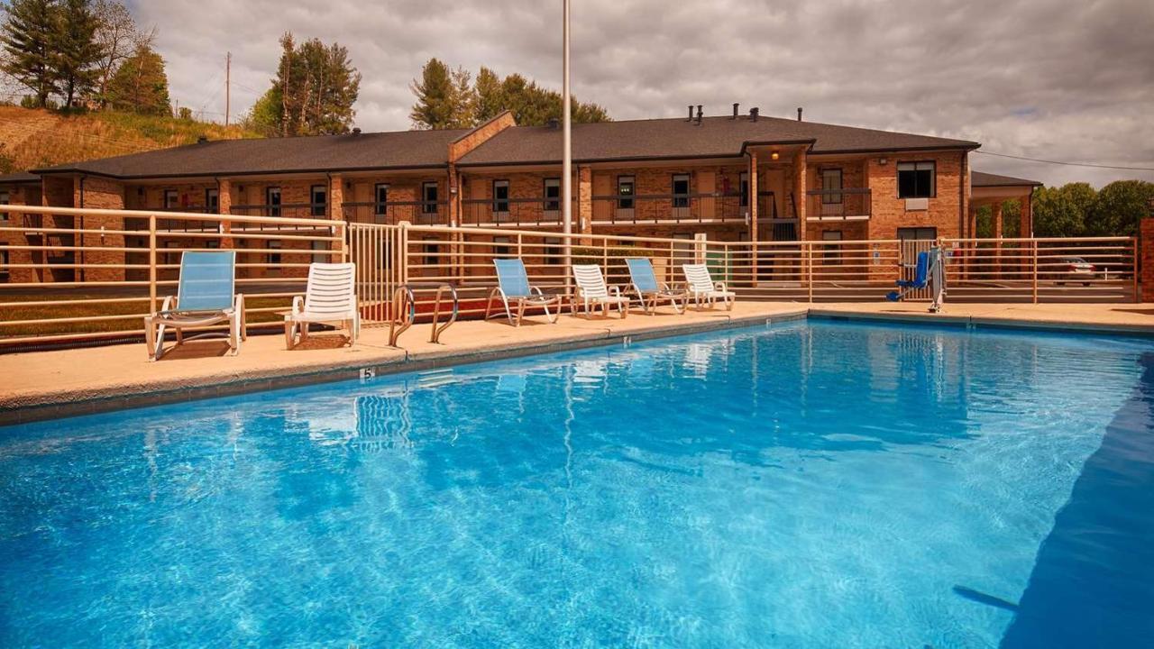 Bryson Inn 마운트 에어리 외부 사진